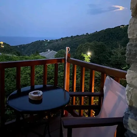 Adis Oneirou בית הארחה